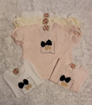 CAMISETA COM LACINHO NO PEITO